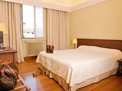 比利牛斯酒店 酒店