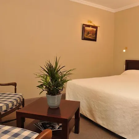 比利牛斯酒店 圣让皮耶德波尔