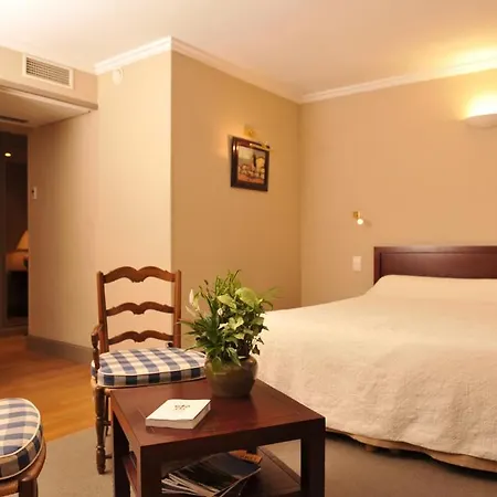 比利牛斯酒店 酒店