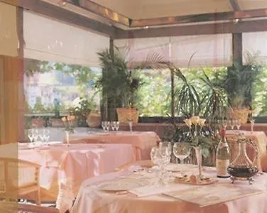 Des Pyrenees Hotel 4*